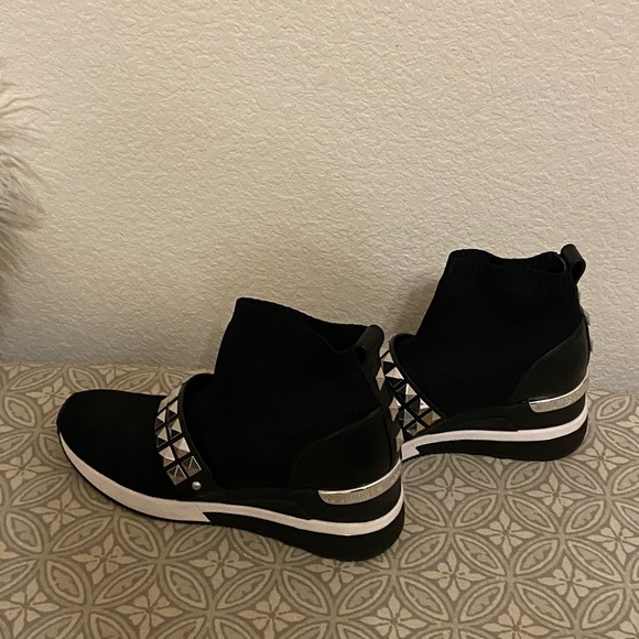 COPY - Michael Kors Skyler Studded Knit Boots Black Size 8. Worn twice (with so… - Picture 5 of 8